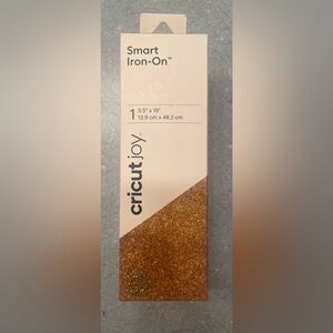New in box ✨ CRICUT JOY Smart Iron-On ✨ One 5.5” x 19” roll ✨ Gold Glitter